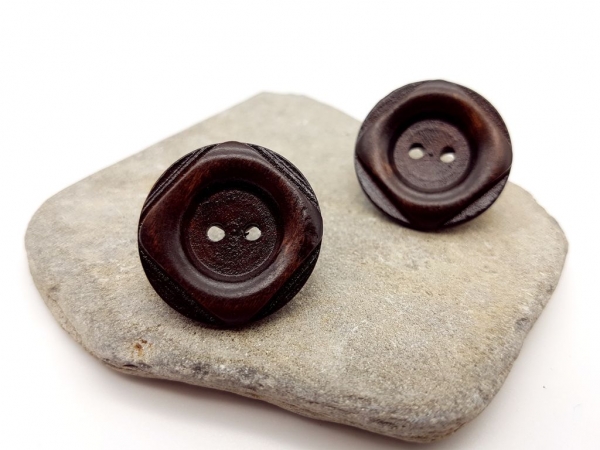 Holzknopf Ohrstecker mit eckigem Rand